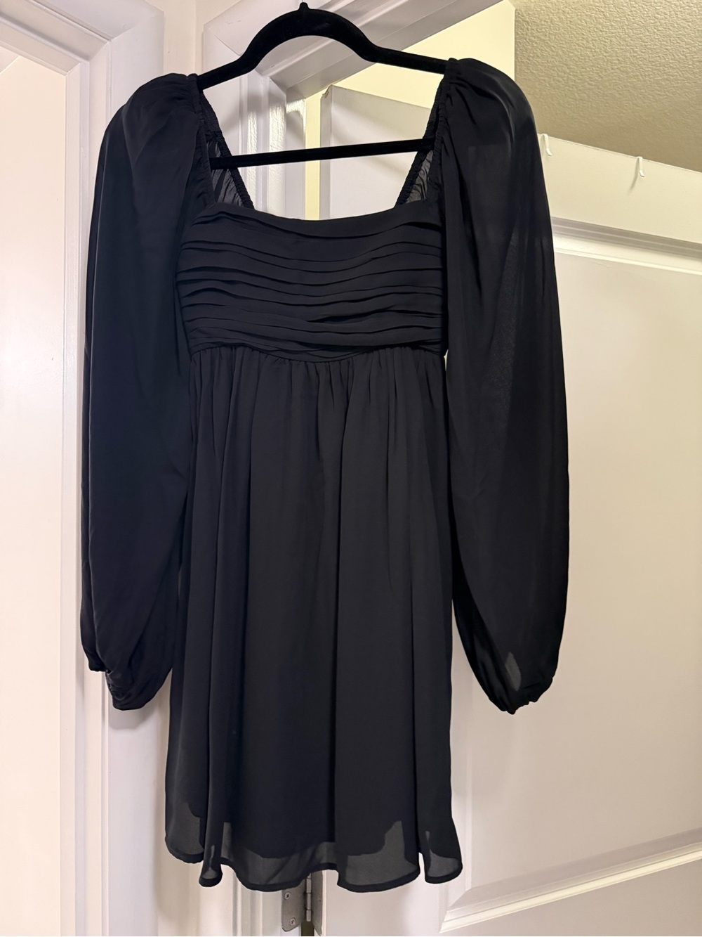 Abercrombie & Fitch Black Long-Sleeve Square Neck Mini Dress